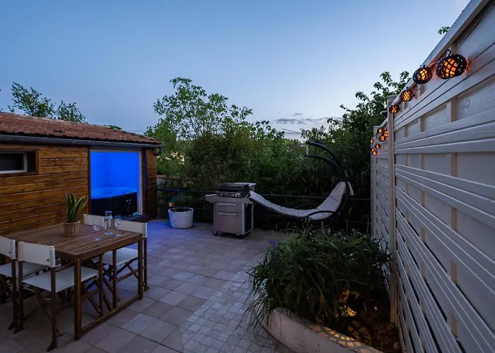 La Citadelle ~ Jacuzzi ~ Terrasse