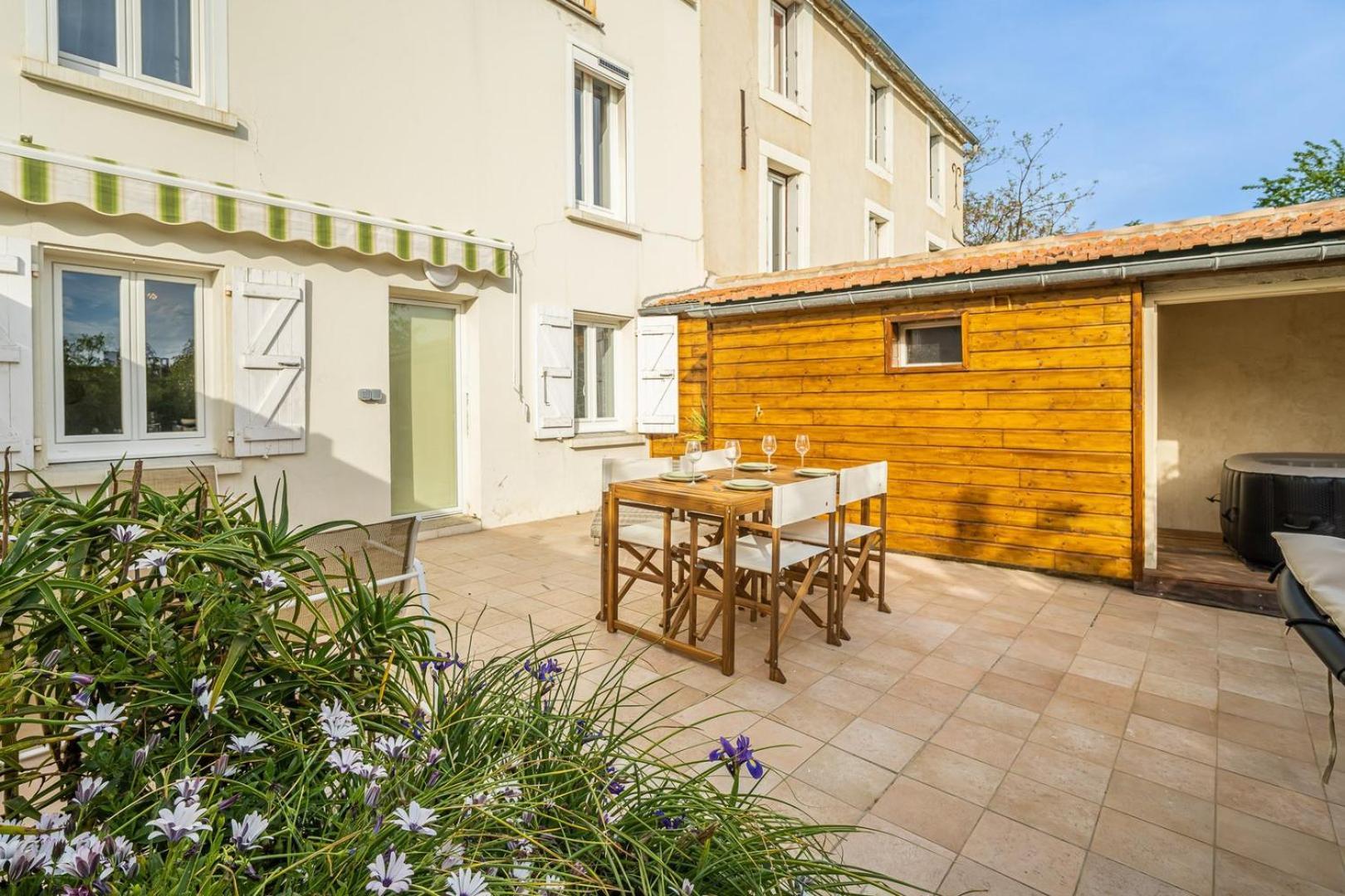 La Citadelle ~ Jacuzzi ~ Terrasse * Carcassonne
